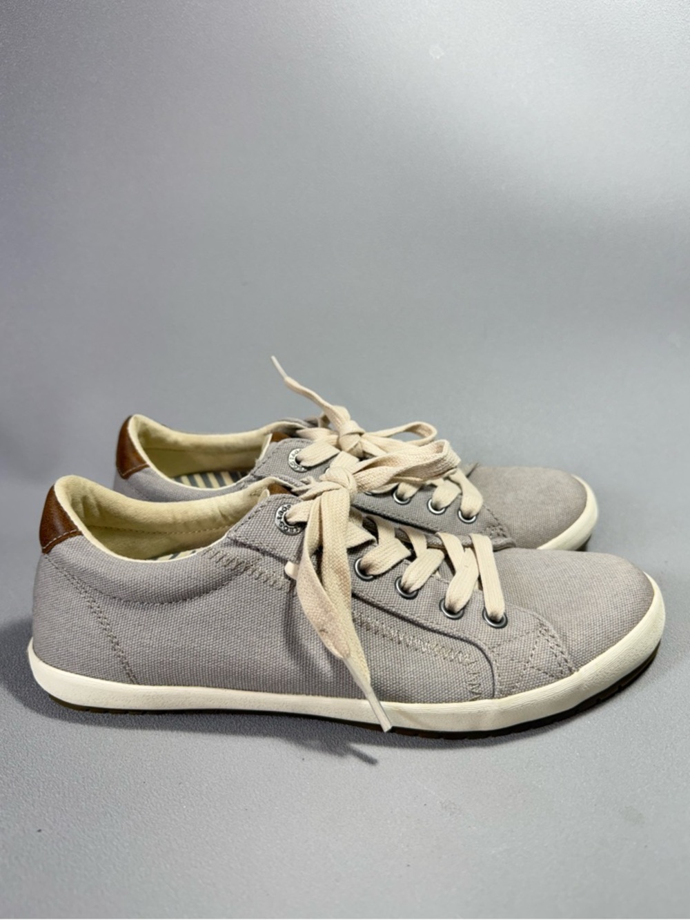 TAOS Star Light Gray Wash Casual Low-Top Lace-Up Sneakers